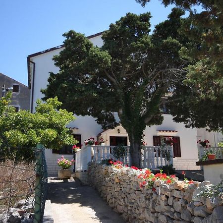 Apartments And Rooms With Parking Space Cunski, Losinj - 2498 Dış mekan fotoğraf