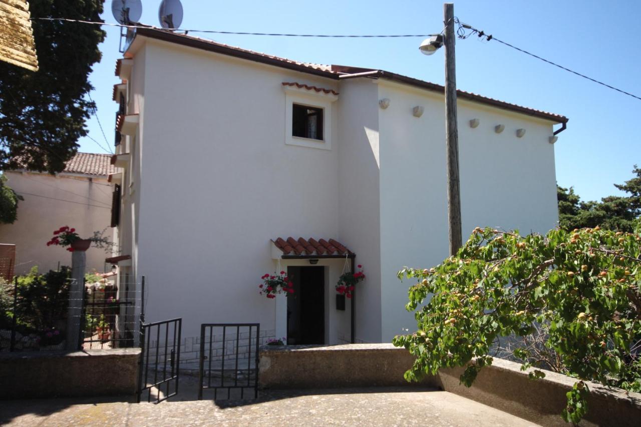 Apartments And Rooms With Parking Space Cunski, Losinj - 2498 Dış mekan fotoğraf